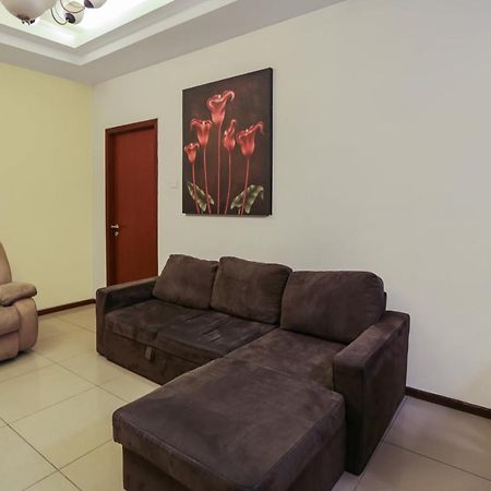 Capital O 1748 Thamrin Condotel Giacarta Esterno foto