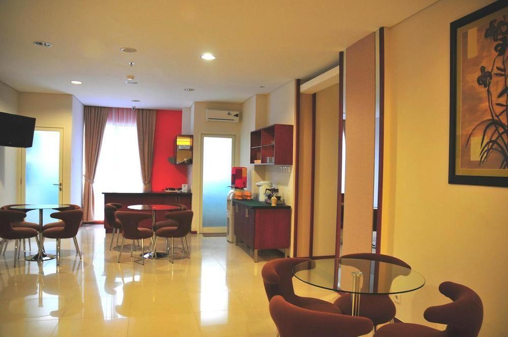 Capital O 1748 Thamrin Condotel Giacarta Esterno foto