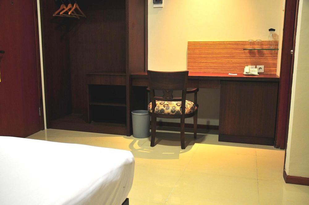 Capital O 1748 Thamrin Condotel Giacarta Esterno foto