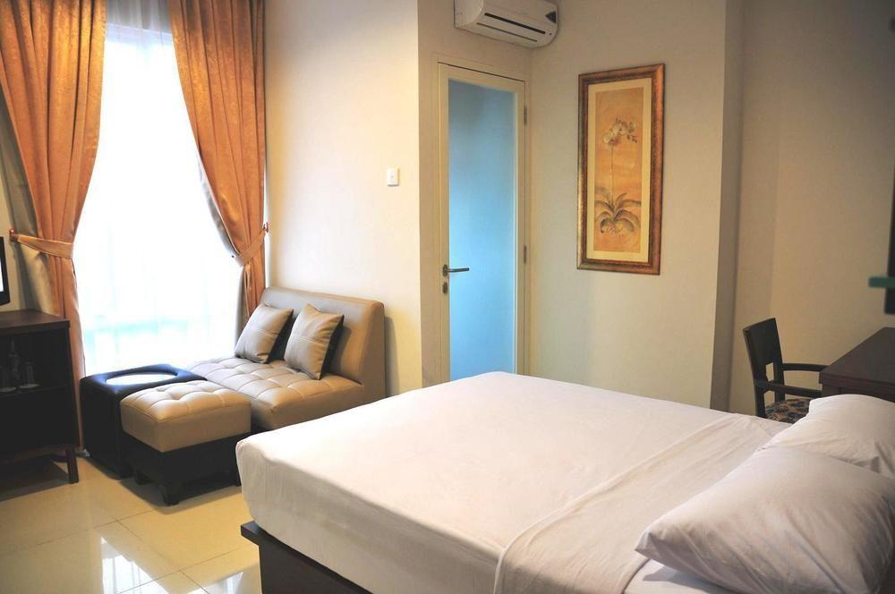 Capital O 1748 Thamrin Condotel Giacarta Esterno foto