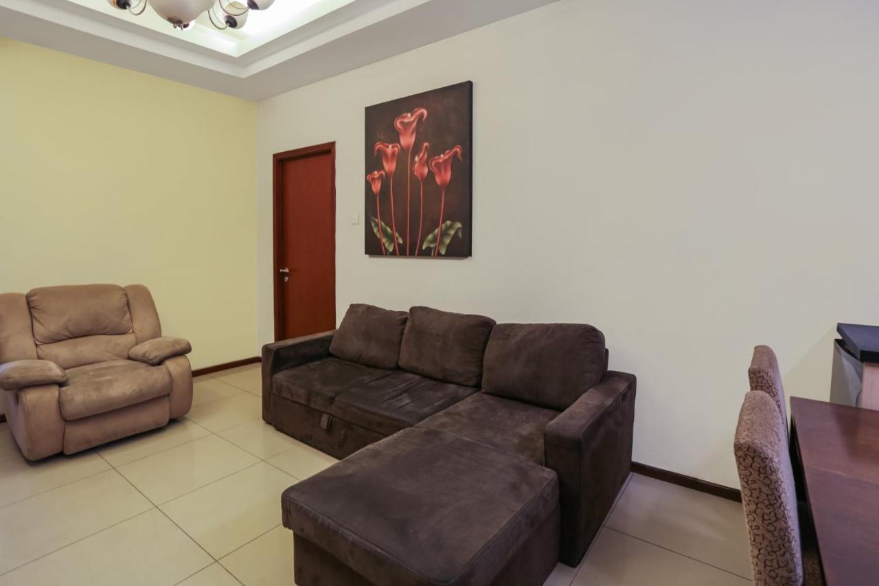 Capital O 1748 Thamrin Condotel Giacarta Esterno foto
