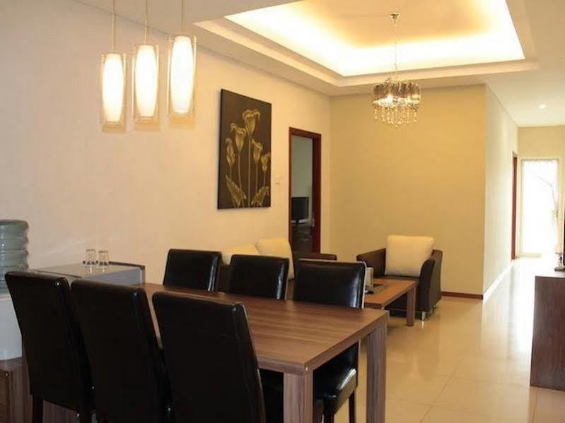 Capital O 1748 Thamrin Condotel Giacarta Esterno foto